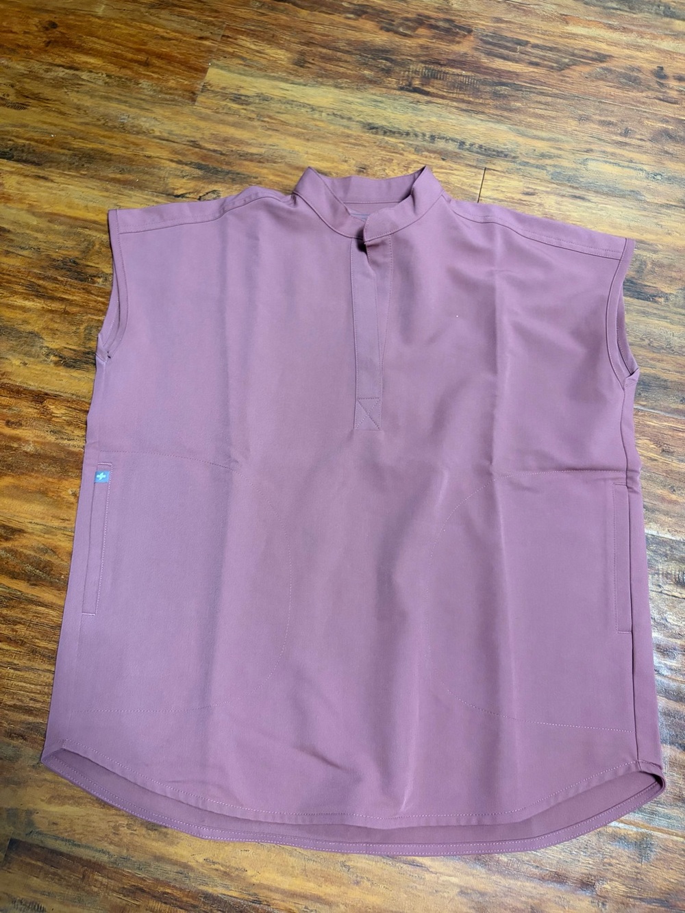 Figs scrub top